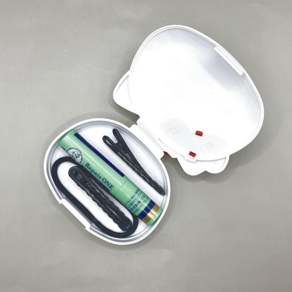 Sanrio Hello Kitty Accessory Case - Picture 3 of 7